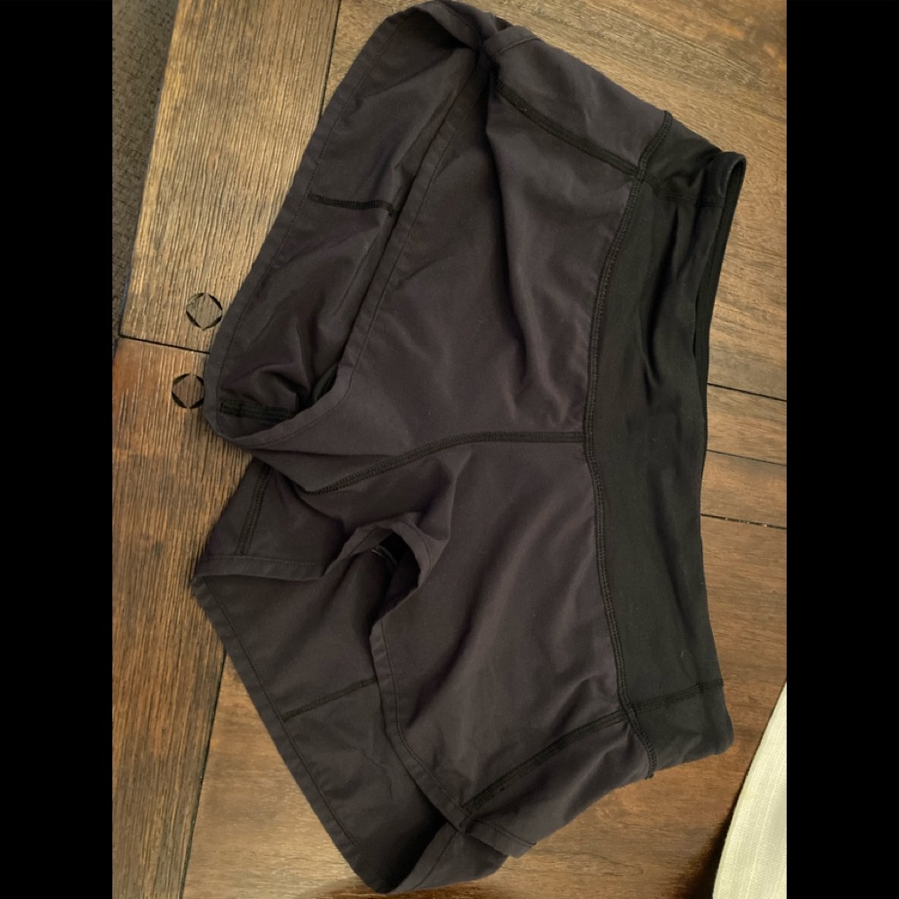 Lululemon black speed short low rise 2.5inch inseam size 6
